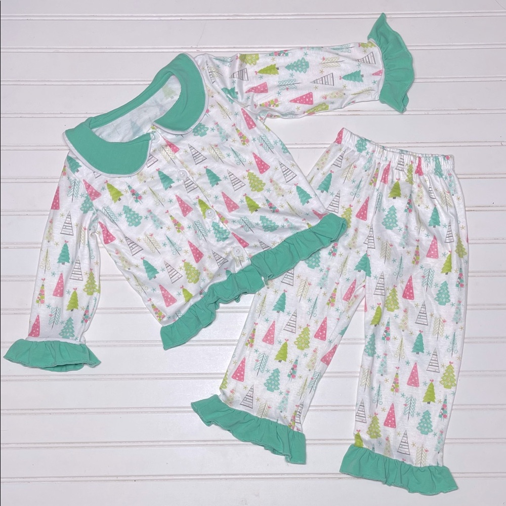 BOUTIQUE EUC Colorful Christmas Tree Ruffle Peter Pan Collar Pajama Set